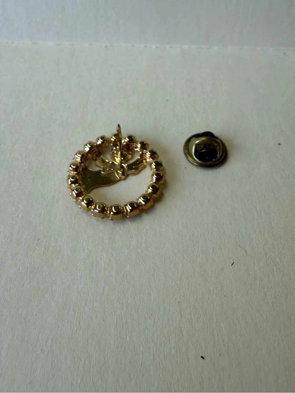 Vintage Open Wreath Rhinestone Gold Toned Cherub Angel Lapel Pin Brooch. - Picture 6 of 8